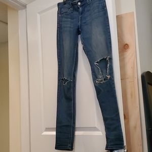 Levi's Boyfriend Skinny destroyed denim